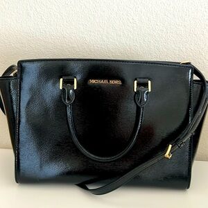 Michael Kors Selma Black Patent Leather Top Zip Satchel Crossbody Bag Medium.